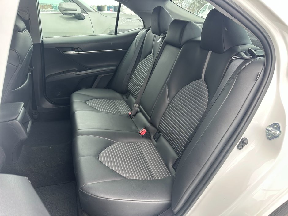 Toyota Camry SE 2024-32