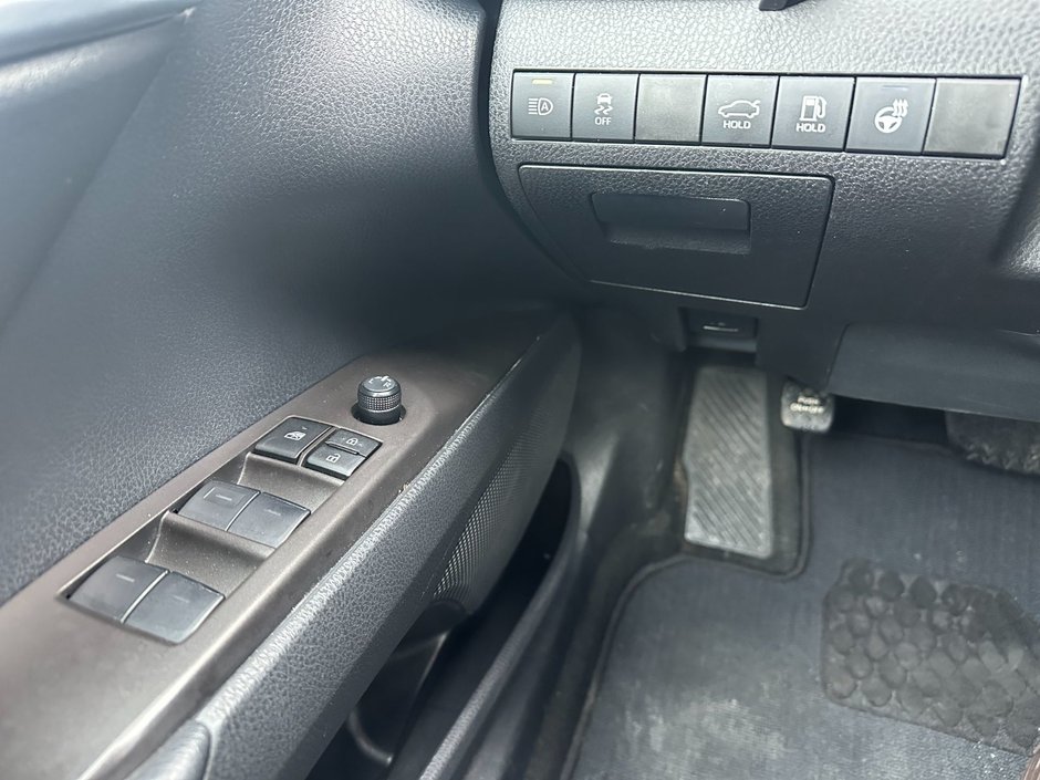 Toyota Camry SE 2024-12