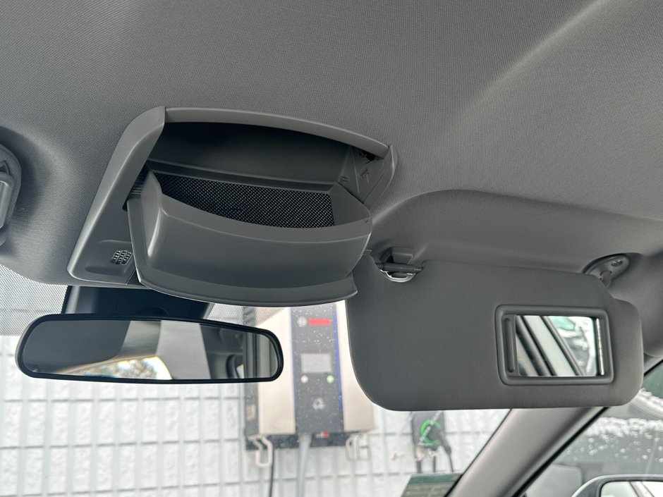 Toyota Camry SE 2024-30