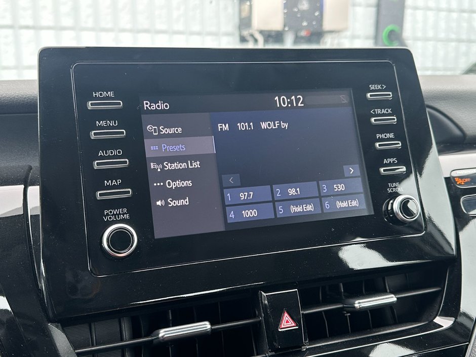 Toyota Camry SE 2024-22