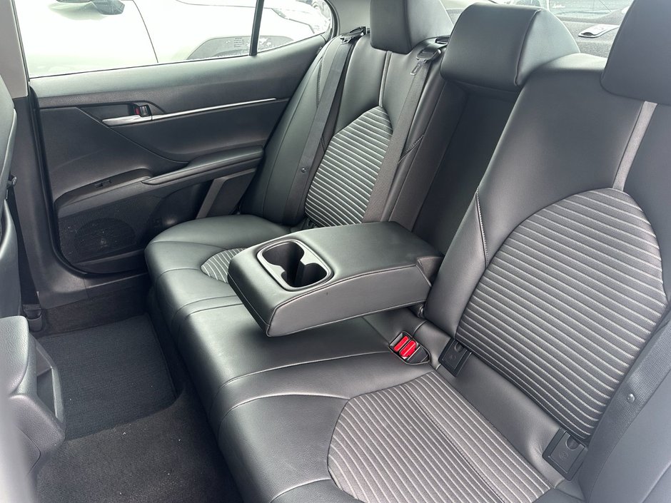 Toyota Camry SE 2024-33