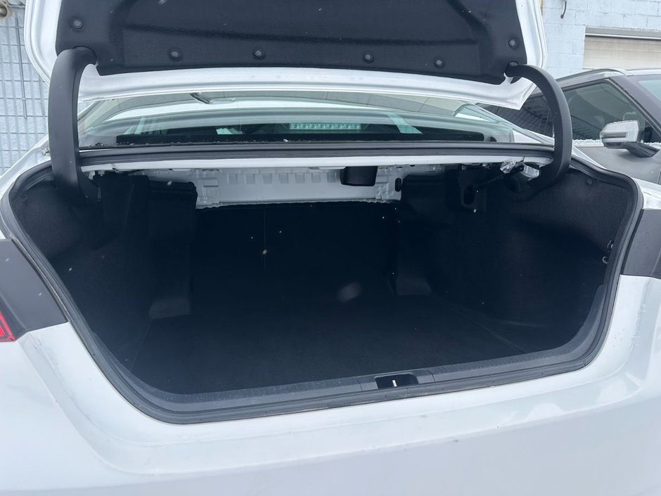 Toyota Camry SE 2024-34