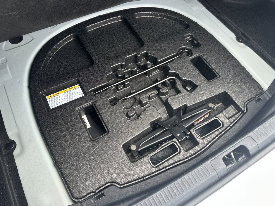 Toyota Camry SE 2024-36