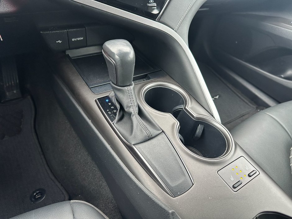 Toyota Camry SE 2024-28