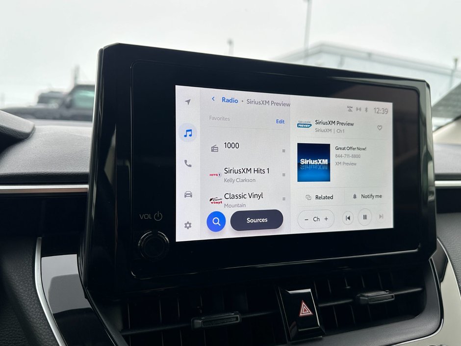 Toyota Corolla Hybrid LE 2024-24