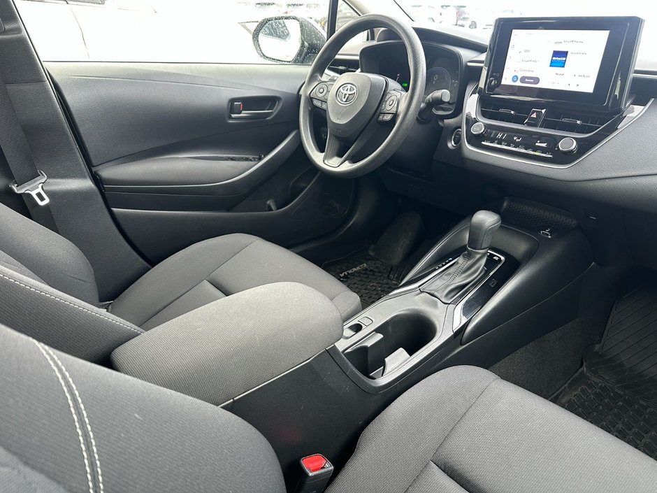 Toyota Corolla Hybrid LE 2024-23