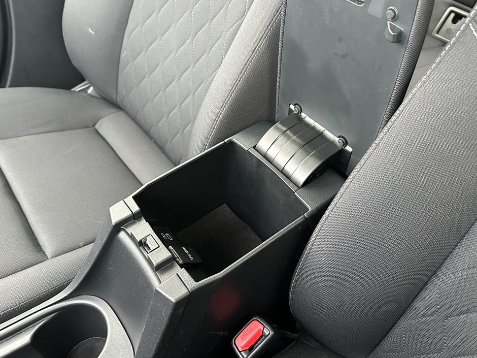 Toyota Corolla Hybrid LE 2024-32