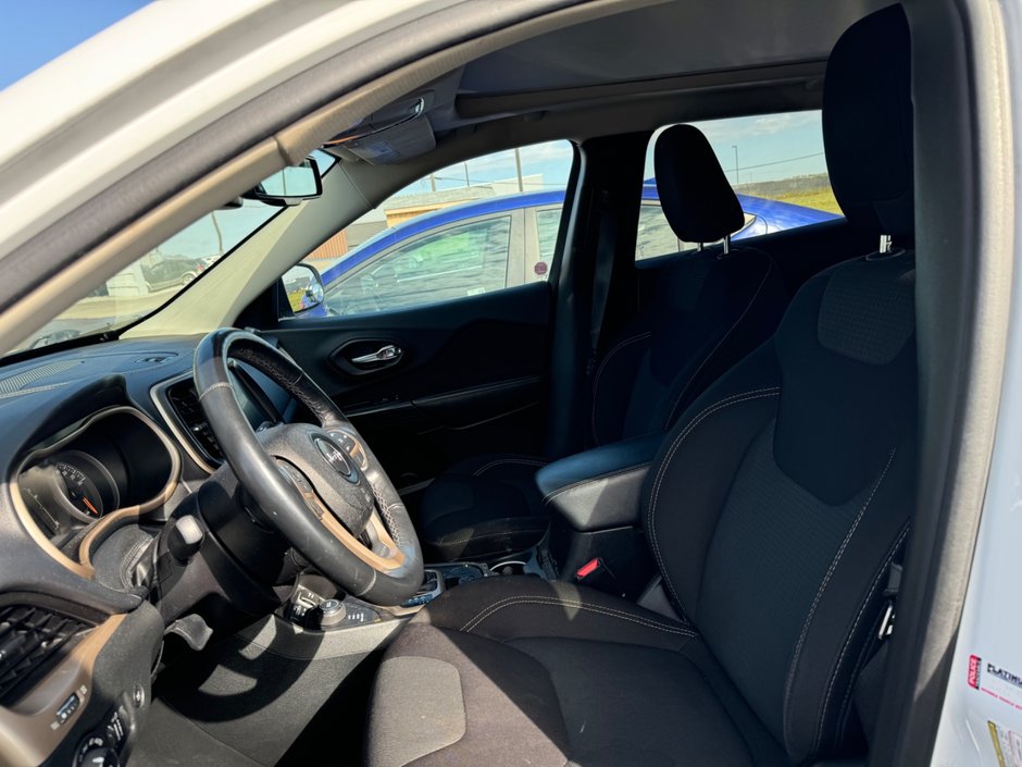 2016 Jeep Cherokee North-13