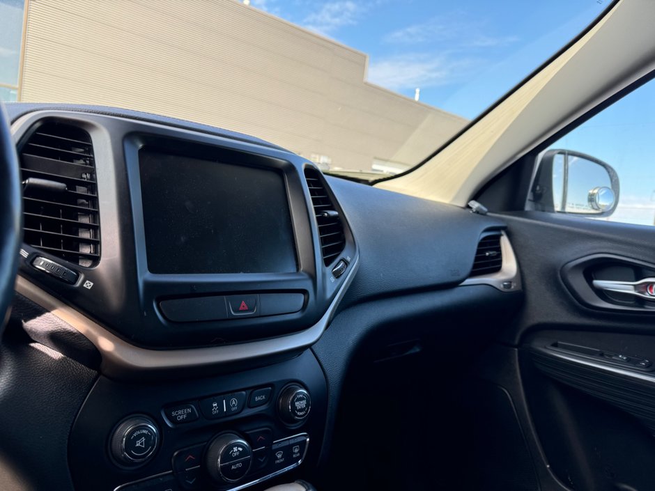 2016 Jeep Cherokee North-11