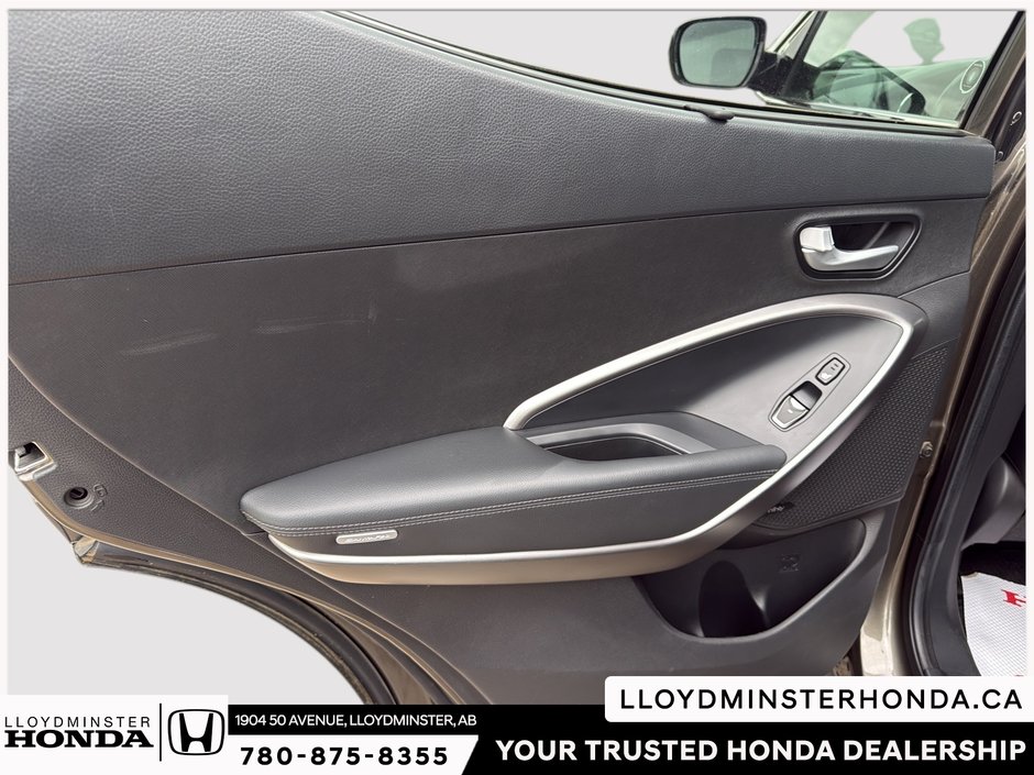 2014 Hyundai Santa Fe Sport 2.0T Limited-11