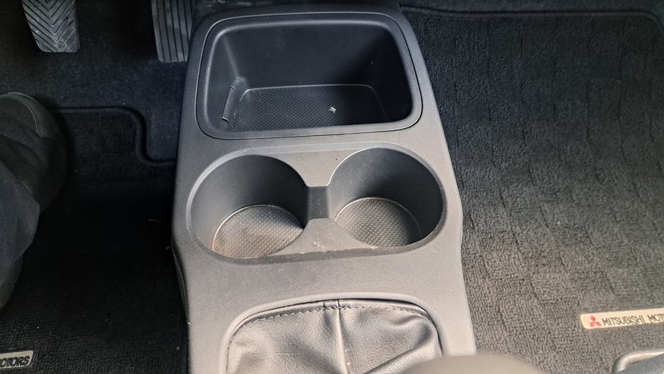 Autos Mitsubishi Mirage G4 ES 2017-19