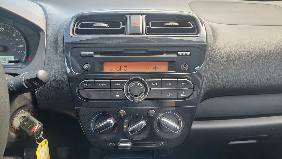Autos Mitsubishi Mirage G4 ES 2017-15
