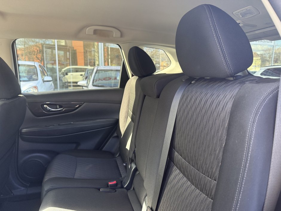 2018 Nissan Rogue S-71