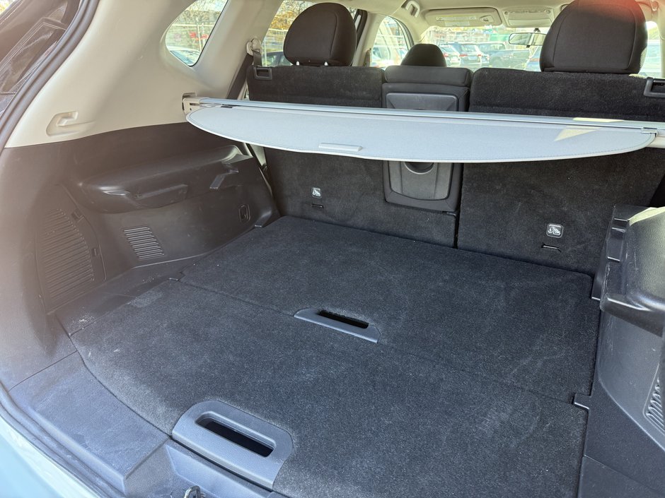 2018 Nissan Rogue S-35