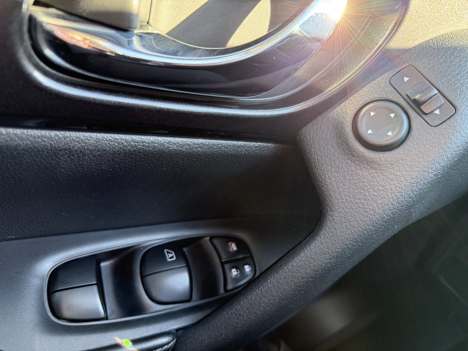 2018 Nissan Rogue SV-19