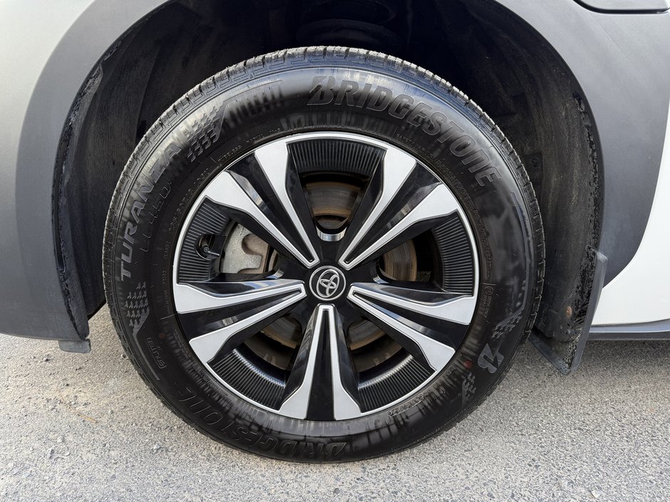 Toyota bZ4X XLE 2023-40