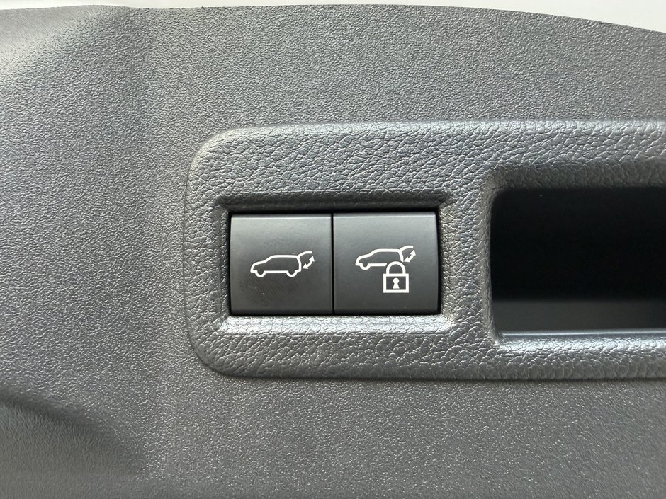 Toyota bZ4X XLE 2023-36