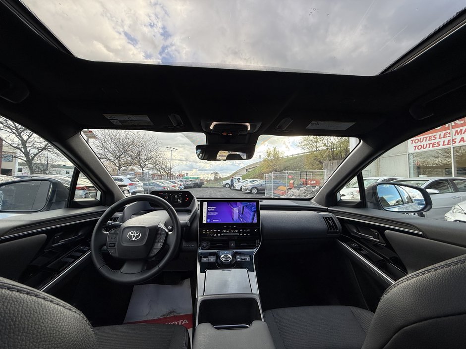 Toyota bZ4X XLE 2023-32