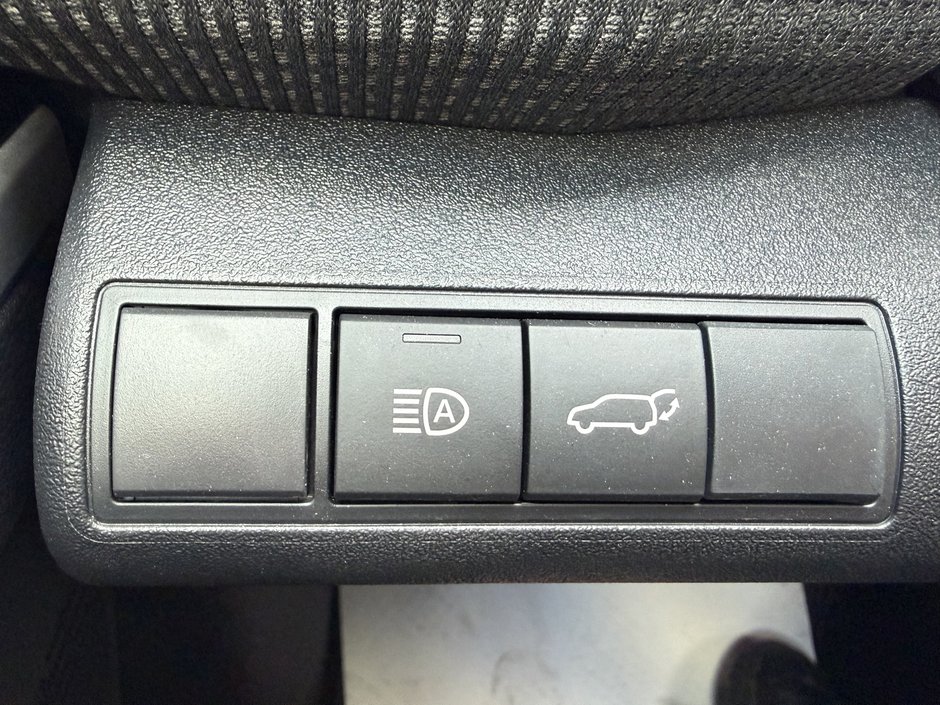 Toyota bZ4X XLE 2023-20