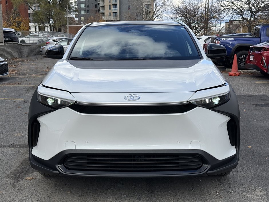 Toyota bZ4X XLE 2023-8