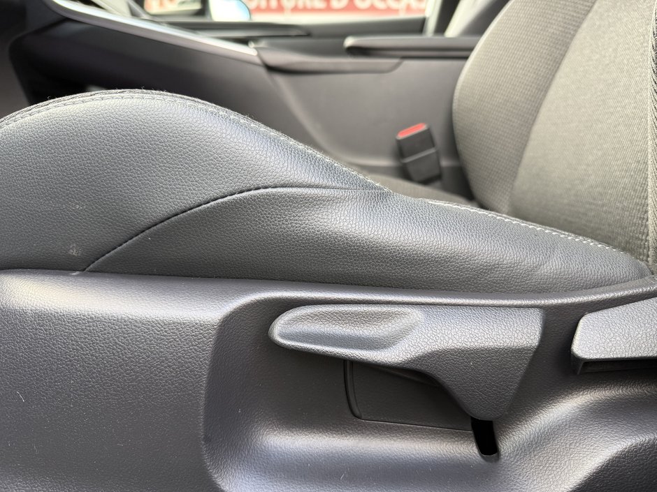 Toyota bZ4X XLE 2023-9