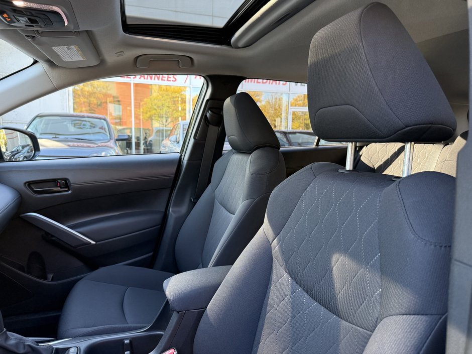 Toyota Corolla Cross LE 2023-12