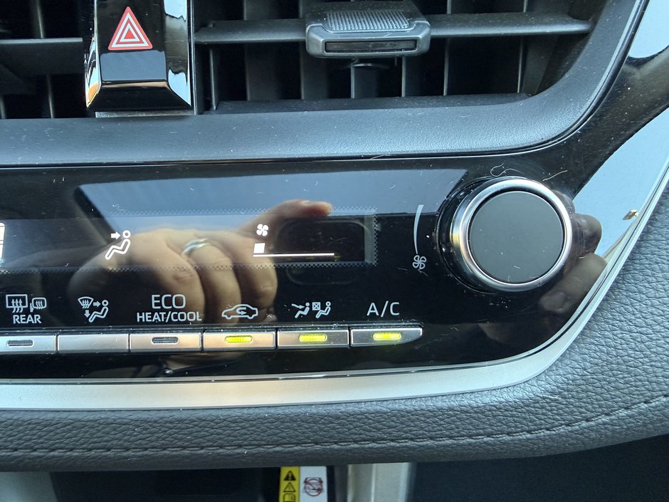 Toyota Corolla Cross LE 2023-28