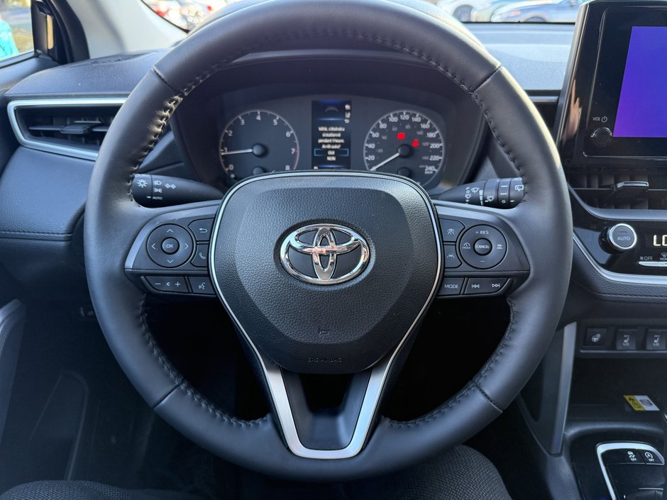 Toyota Corolla Cross LE 2023-14