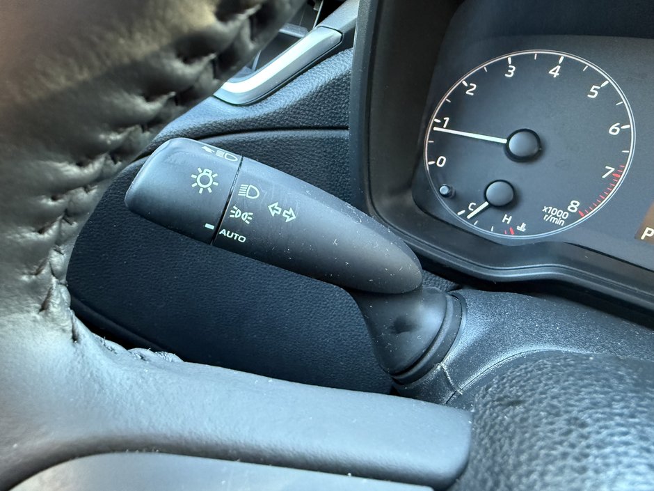 Toyota Corolla Cross LE 2023-17