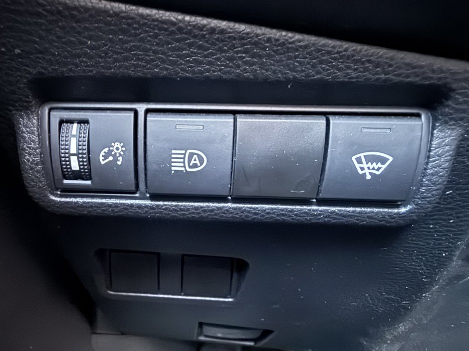 Toyota Corolla Cross LE 2023-21