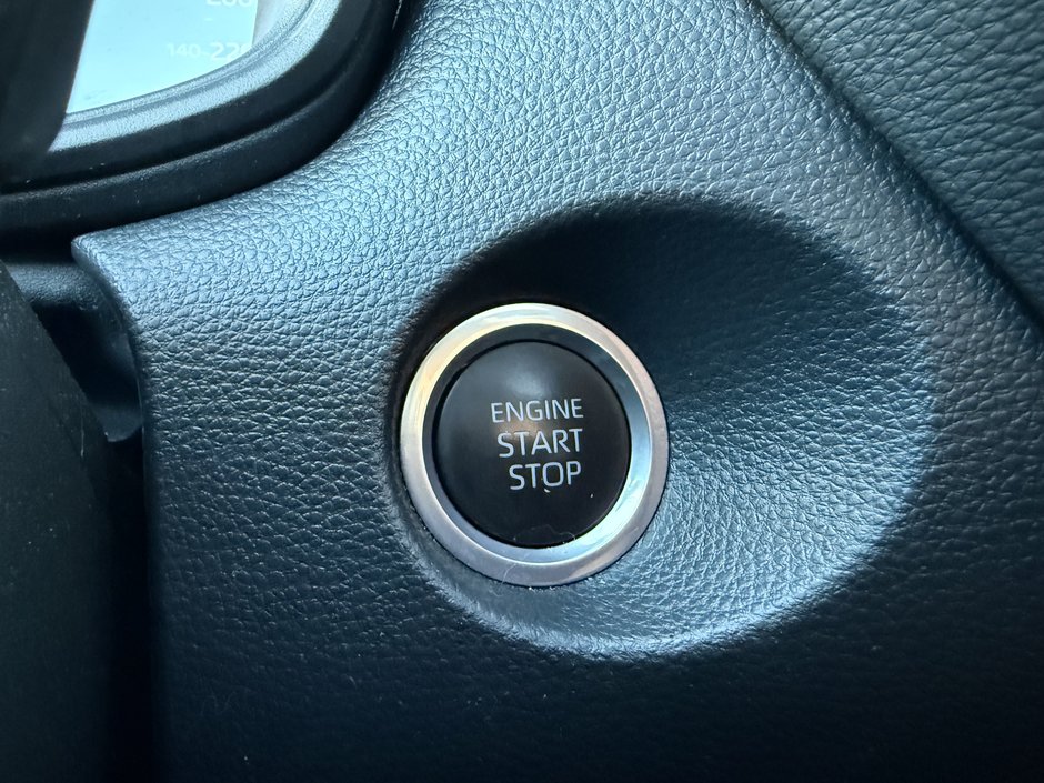 Toyota Corolla Cross LE 2023-22