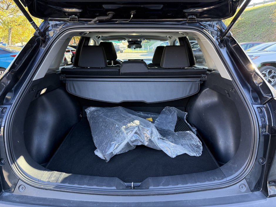 Toyota Corolla Cross LE 2023-34