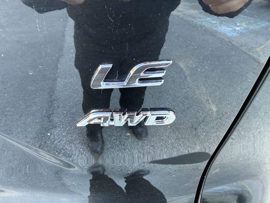 Toyota Corolla Cross LE 2023-38