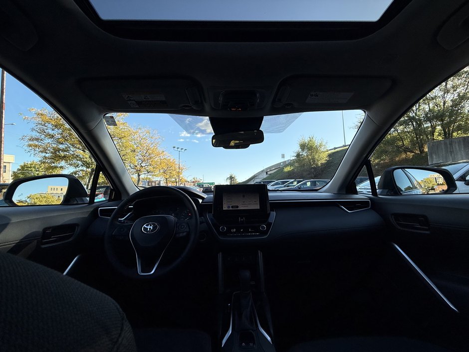 Toyota Corolla Cross LE 2023-33