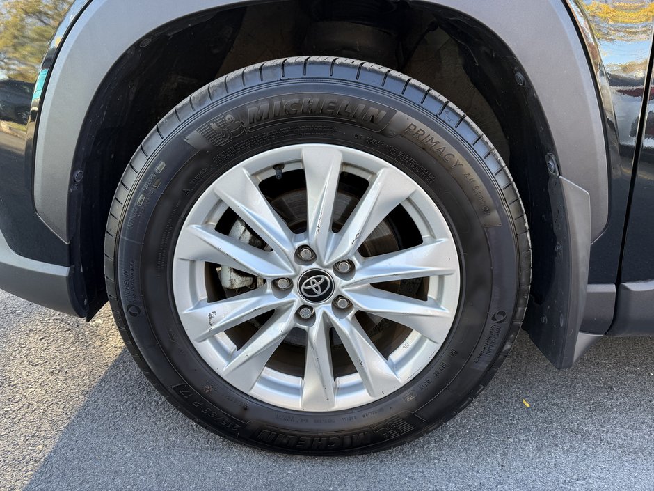 Toyota Corolla Cross LE 2023-39