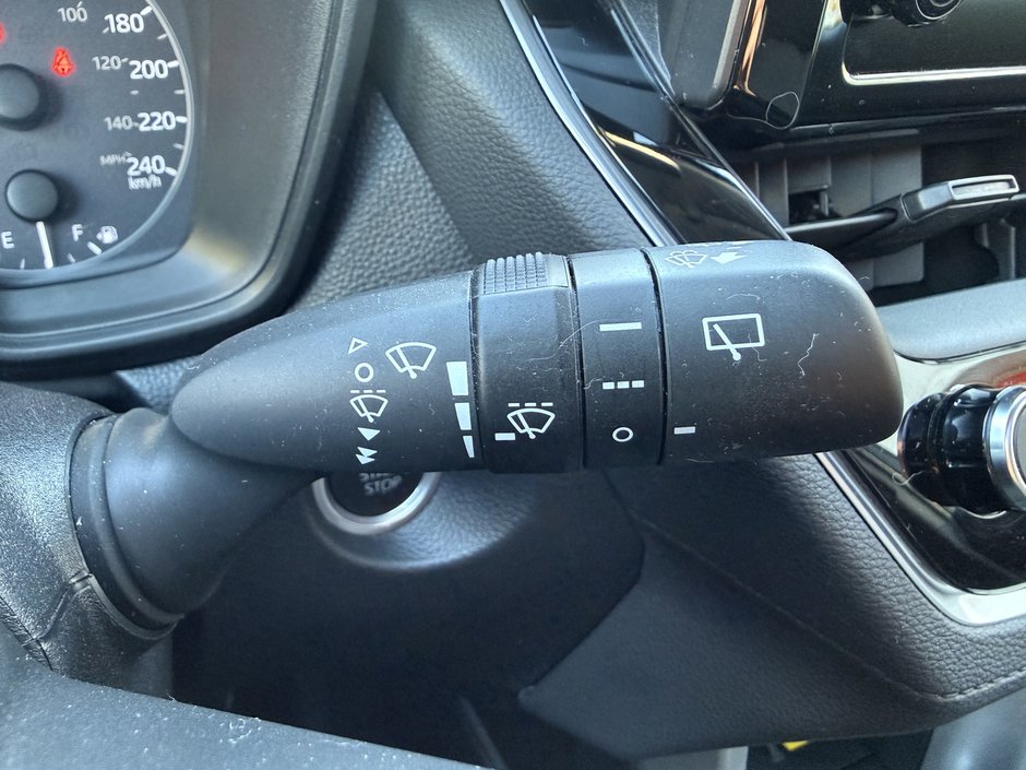 Toyota Corolla Cross LE 2023-19