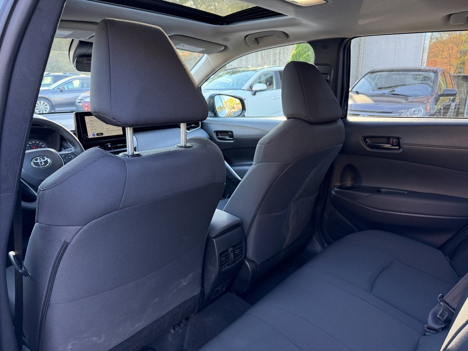 Toyota Corolla Cross LE 2023-32