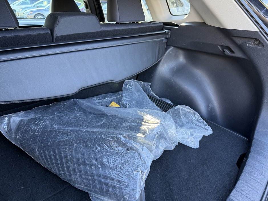 Toyota Corolla Cross LE 2023-36