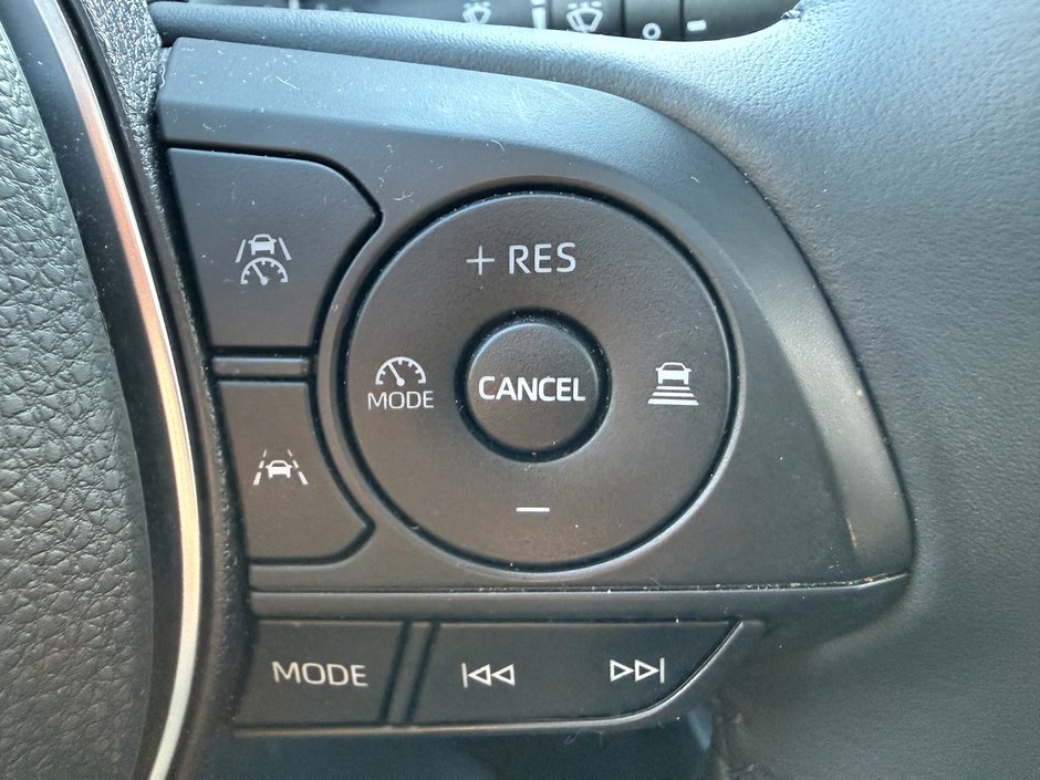 Toyota Corolla Cross LE 2023-18