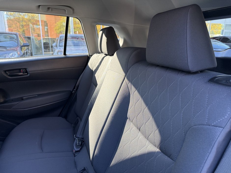 Toyota Corolla Cross LE 2023-31