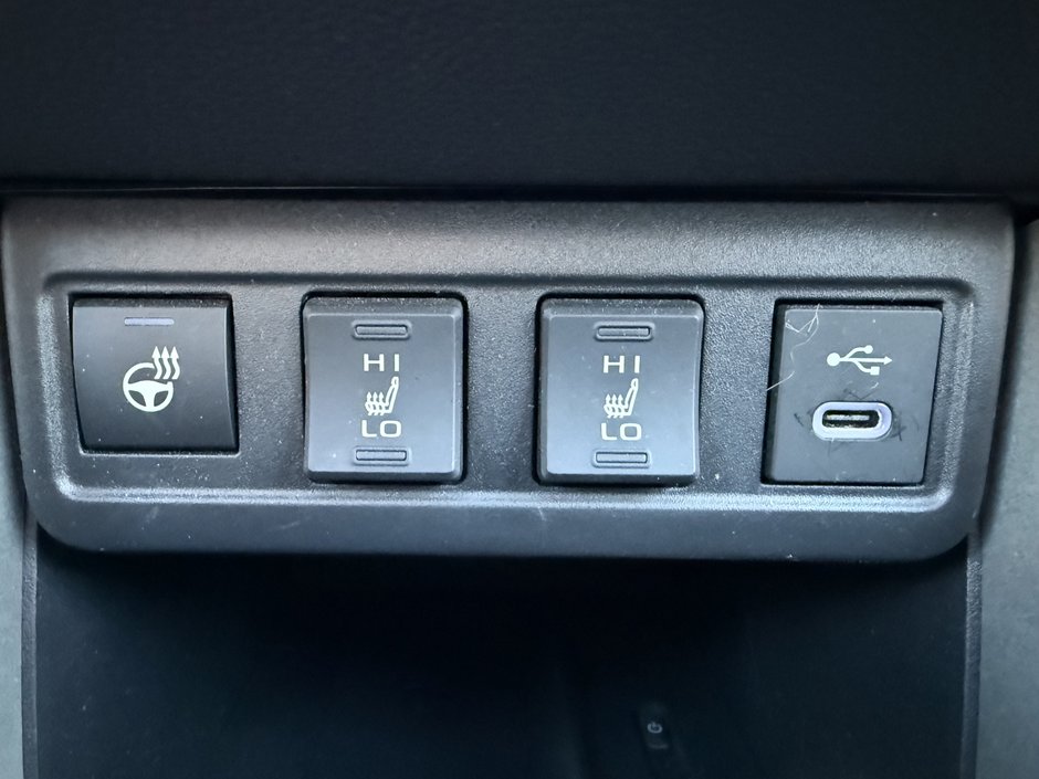 Toyota Corolla Cross LE 2023-29