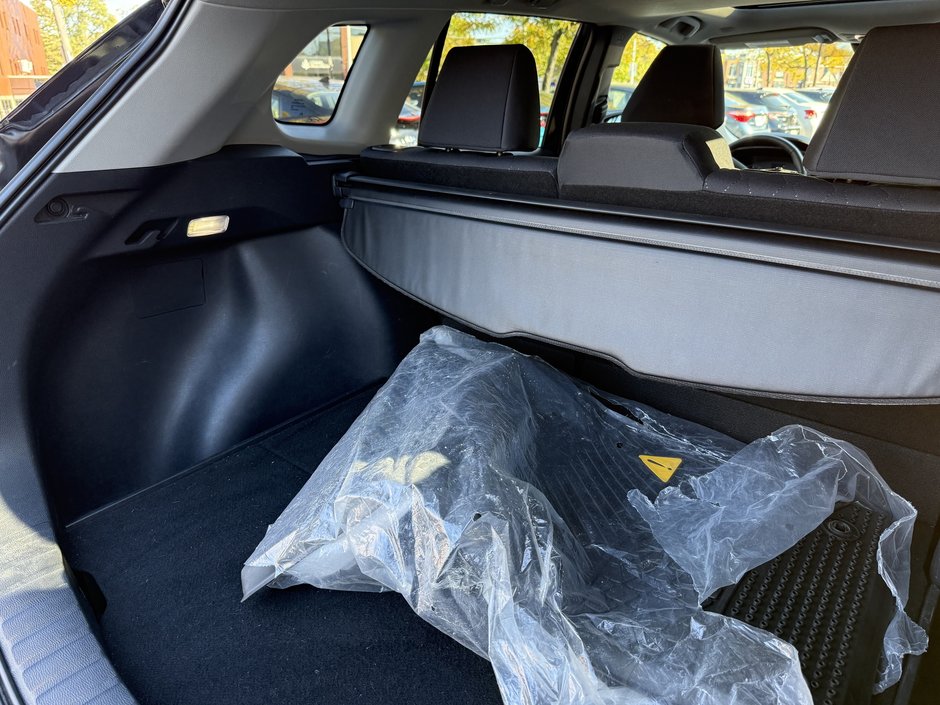 Toyota Corolla Cross LE 2023-35