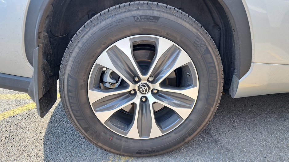 2024 Camions Toyota Highlander XLE-48