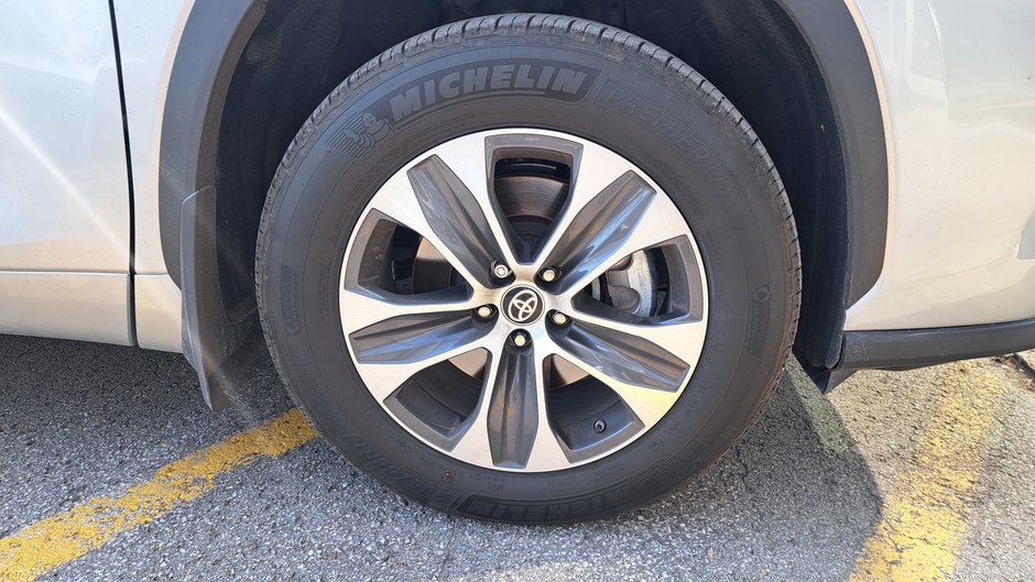2024 Camions Toyota Highlander XLE-49