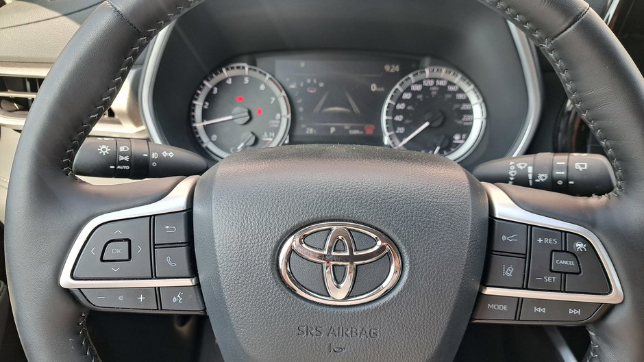 2024 Camions Toyota Highlander XLE-10