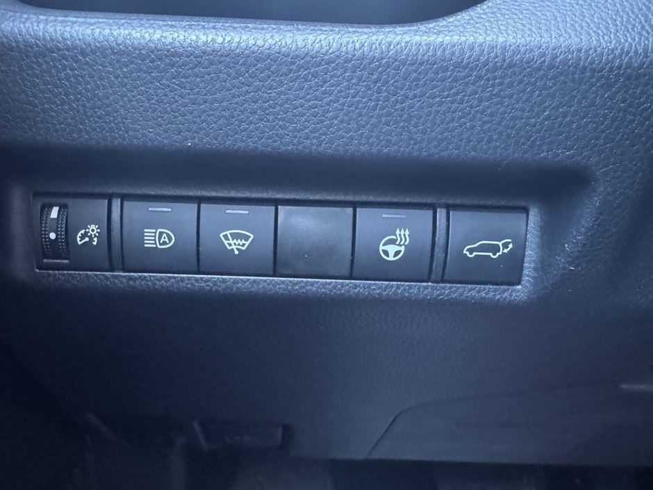 Toyota RAV4 XLE 2021-10