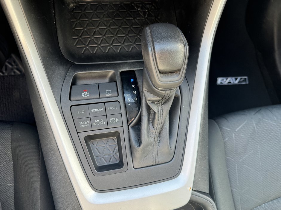 Toyota RAV4 XLE 2021-12