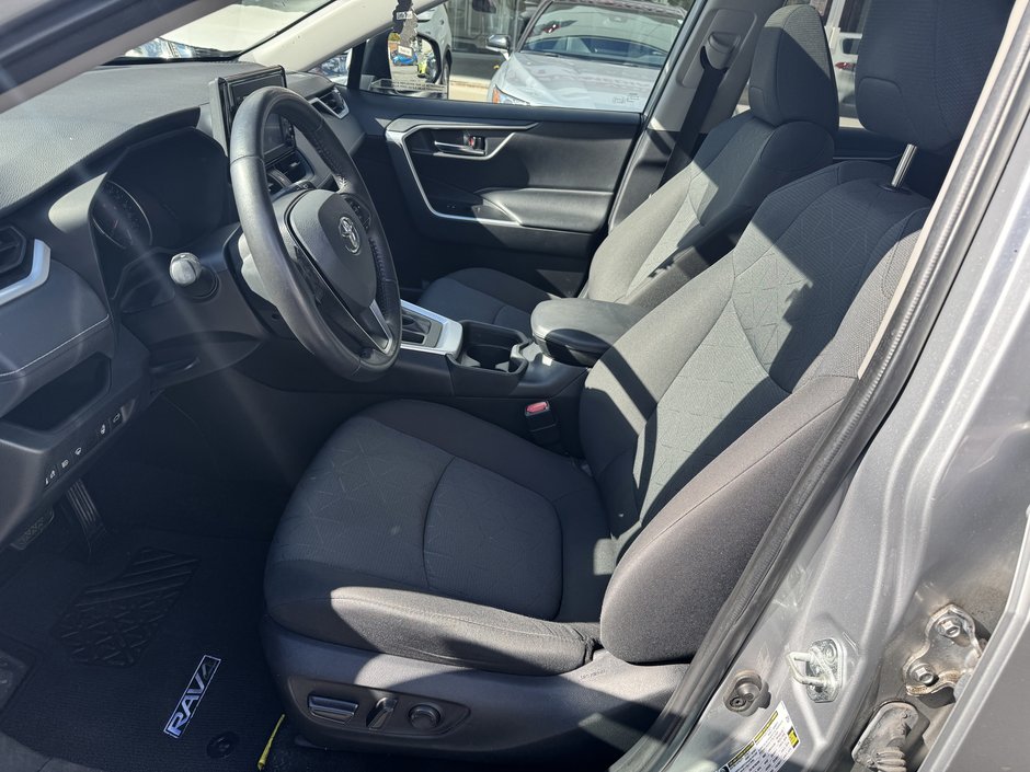 Toyota RAV4 XLE 2021-11