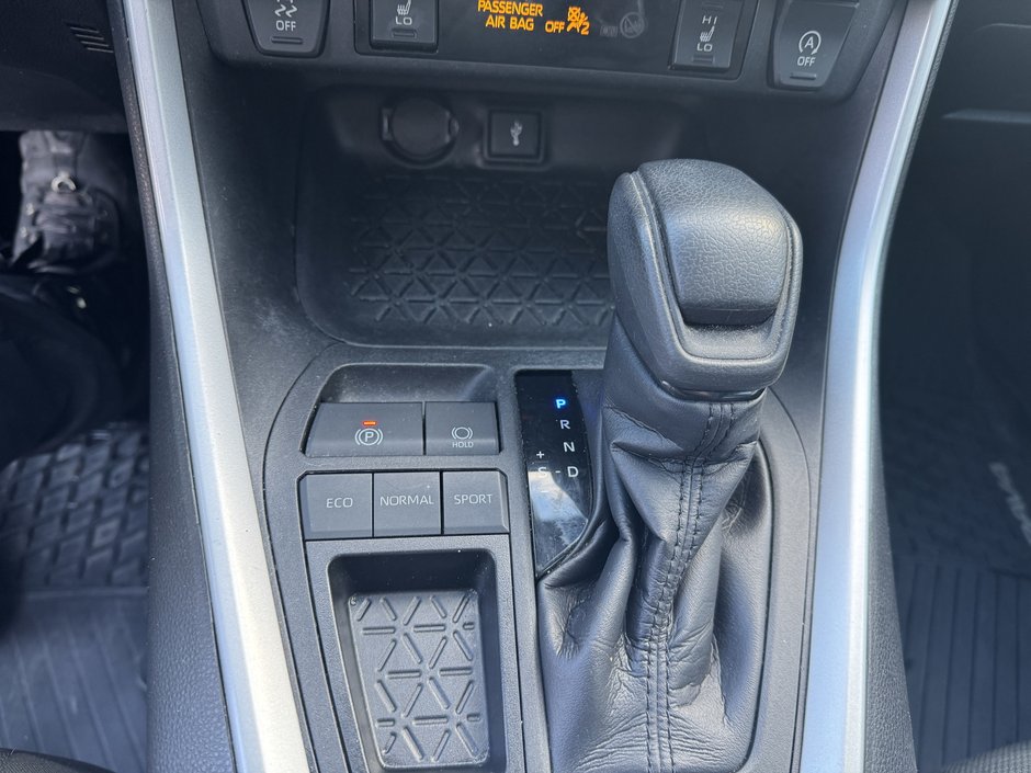 Toyota RAV4 XLE 2021-11