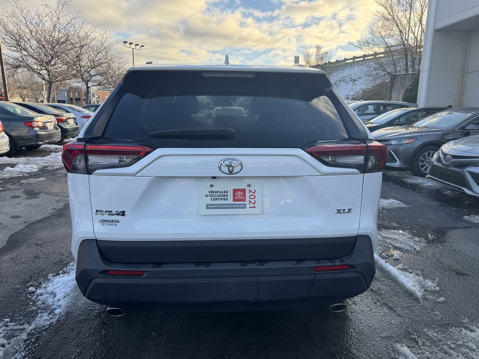 Toyota RAV4 XLE 2021-9